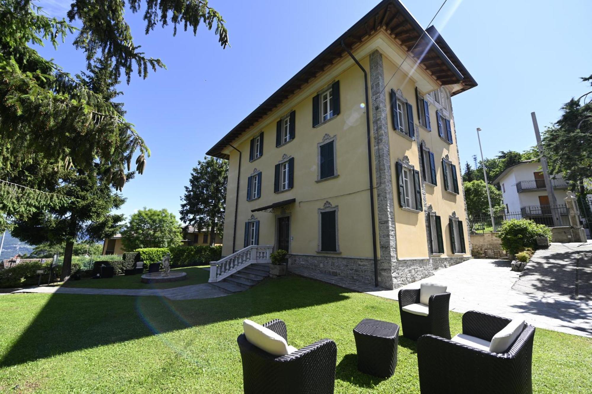 Residenza Villa Maria Roncola Exterior photo